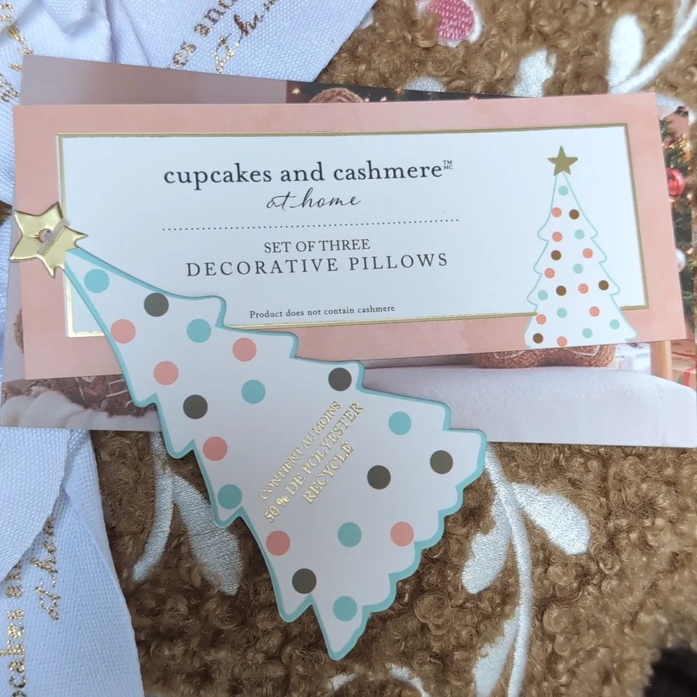 ❌SOLD❌Viral 🎥 Cupcakes & Cashmere 3 pk Christmas Gingerbread Pillows, Faux Fur - Picture 7 of 8